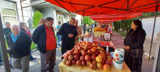 Foto FOTO. S-a deschis pentru prima dată Piaţa Producătorilor Olteni din Slatina, organizată de CJ Olt 