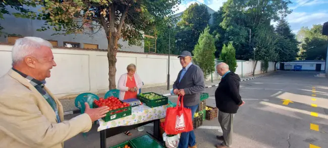 Foto FOTO. S-a deschis pentru prima dată Piaţa Producătorilor Olteni din Slatina, organizată de CJ Olt 