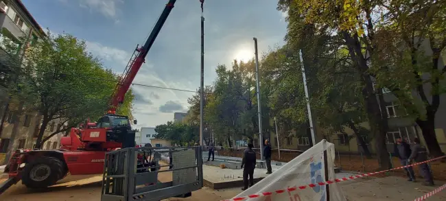 Foto FOTO. Se montează structura metalică la prima parcare tip „puzzle” din Slatina 