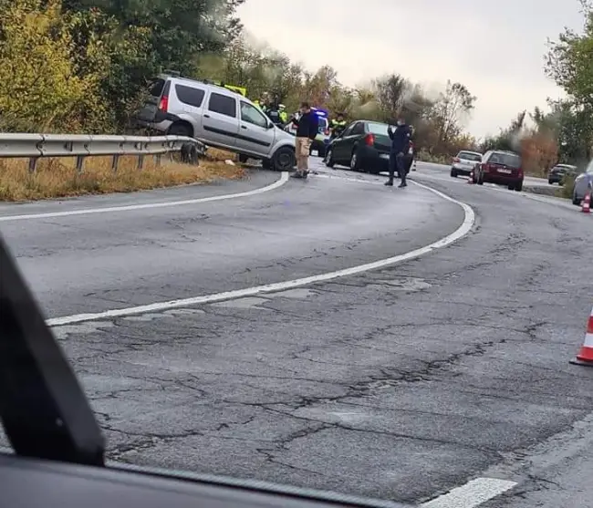 Foto FOTO. Tânăr de 19 ani, din Sârbii Măgura, implicat într-un accident la Lunca Corbului