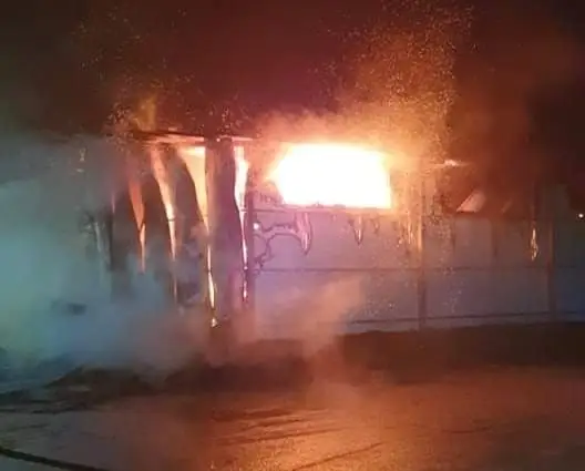 Foto VIDEO: Hală distrusă de un incendiu violent, la Caracal