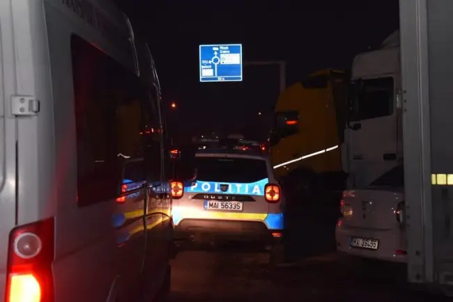 Foto FOTO/VIDEO. Razie la intrarea şi ieşirea din Slatina. S-au aplicat amenzi pentru nepurtarea măştii şoferilor şi pasagerilor din microbuze