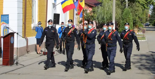 Foto Ceremonie militară la IJJ Olt. Colonelul Emanuel Botan a preluat comanda unităţii