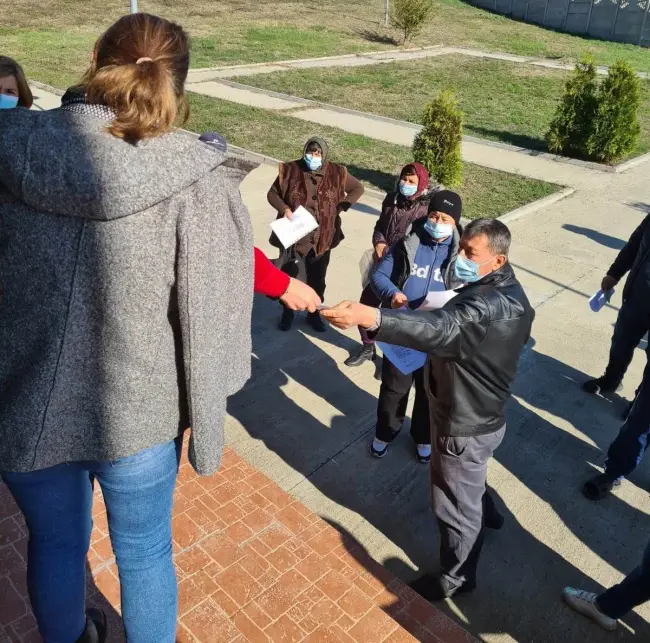 Foto FOTO. Vaccinare în ritm alert, la Movileni. 150 de localnici imunizaţi într-o singură zi