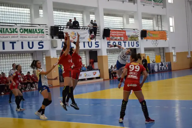 Foto FOTO/VIDEO. CSM Slatina, înfrângere cu SCM Râmnicu Vâlcea. Victorina Bora, dezamăgită de evoluţia elevelor sale