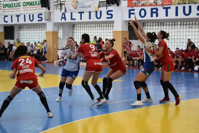 Foto FOTO/VIDEO. CSM Slatina, înfrângere cu SCM Râmnicu Vâlcea. Victorina Bora, dezamăgită de evoluţia elevelor sale