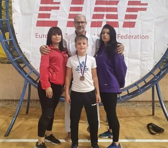 Foto FOTO. Karateka Oliwer Dobre, din nou pe podium. Iris, fiica sa, este campioană europeană