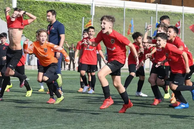 Foto FOTO. Athletic Slatina revine după 5 ani la Football Cup Barcelona şi câştigă din nou trofeul