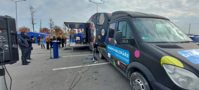 Foto FOTO. Caravana vaccinării a ajuns la Slatina. Informaţii despre importanţa luptei anti-COVID, direct de la specialişti