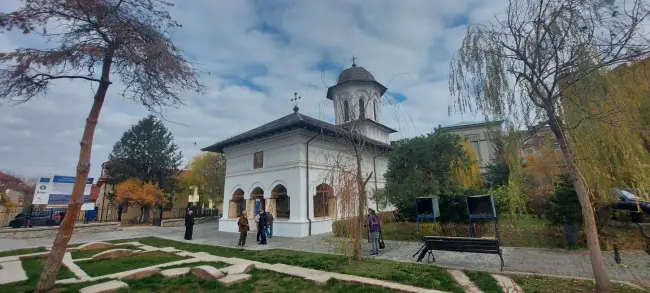 Foto FOTO. Biserica Sfânta Treime din Centrul Istoric al Slatinei, reabilitată. Splendoarea monumentului istoric, redată printr-un proiect cu finanţare europeană