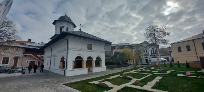 Foto FOTO. Biserica Sfânta Treime din Centrul Istoric al Slatinei, reabilitată. Splendoarea monumentului istoric, redată printr-un proiect cu finanţare europeană