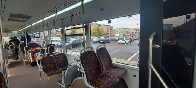 Foto FOTO. Primarul Emil Moţ a prezentat autobuzul electric cu care vor merge slătinenii, din decembrie