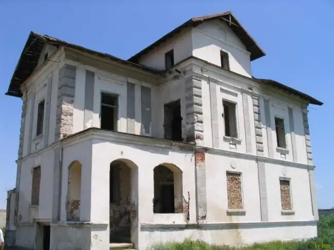 Foto Un ONG local restaurează Cula Călăţeanu din Piatra-Olt