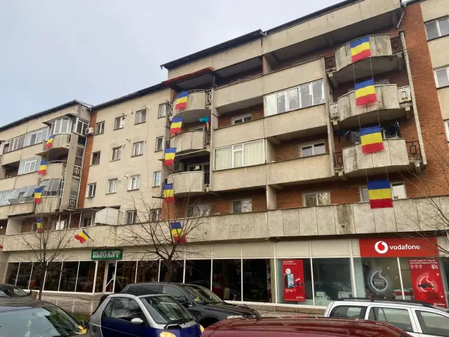 Foto FOTO. Caracalul, împânzit de steaguri tricolore, de Ziua Unirii