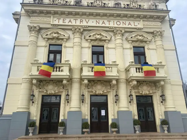 Foto FOTO. Caracalul, împânzit de steaguri tricolore, de Ziua Unirii