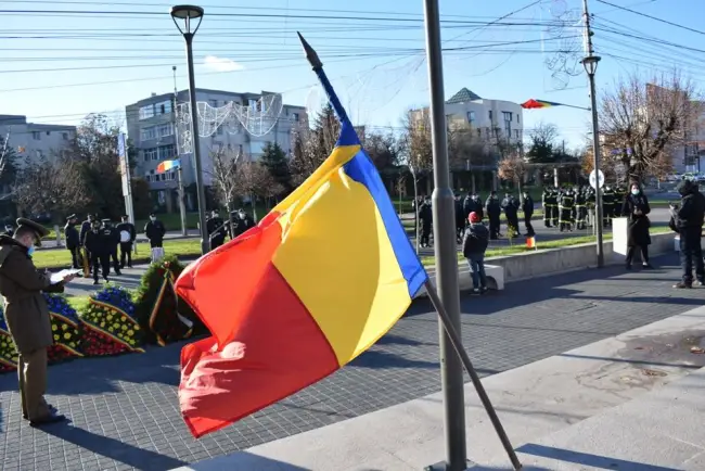 Foto FOTO. Ziua naţională, marcată la Slatina în condiţii de pandemie