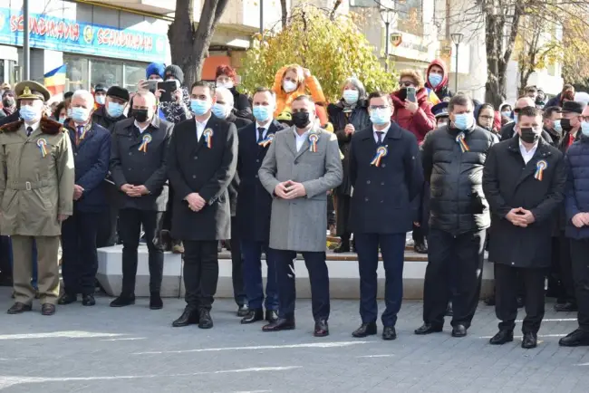 Foto FOTO. Ziua naţională, marcată la Slatina în condiţii de pandemie