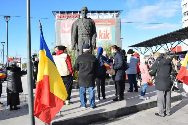 Foto FOTO. Ziua naţională, marcată la Slatina în condiţii de pandemie