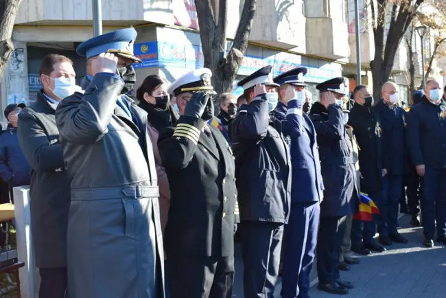 Foto FOTO. Ziua naţională, marcată la Slatina în condiţii de pandemie