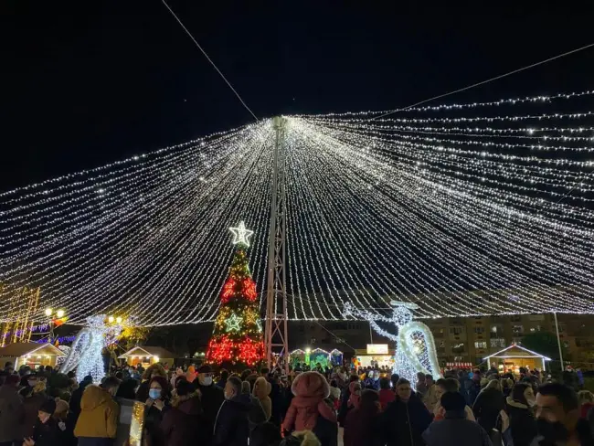 Foto Magia Sărbătorilor, la Caracal. S-a aprins iluminatul festiv (FOTO)