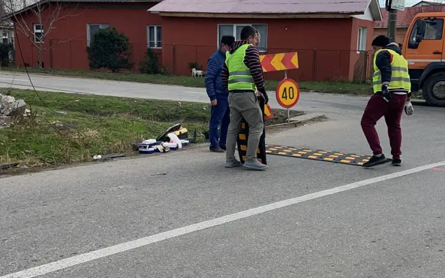 Foto FOTO. Limitatoare de viteză suplimentare, montate în intersecţia de la Recea