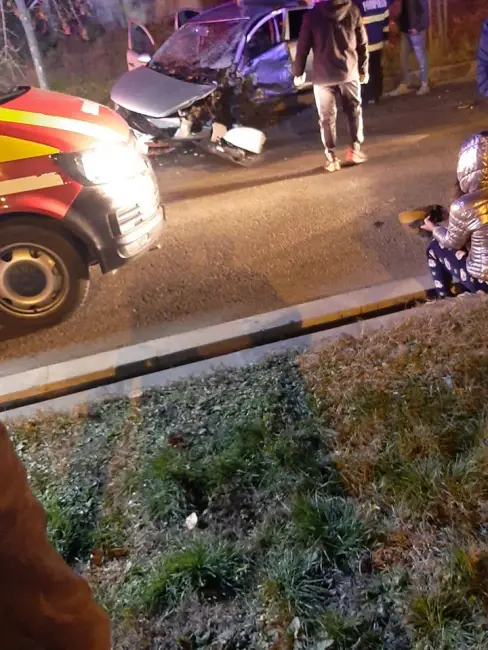 Foto VIDEO. Accident în zona Podului Olt. Impact frontal între două maşini