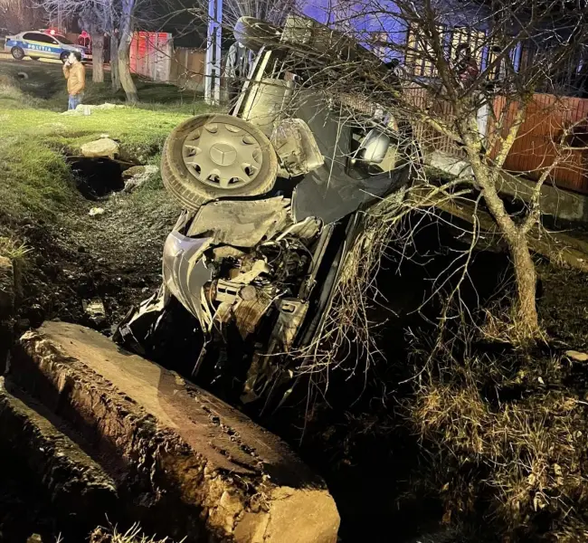 Foto FOTO. Grav accident în comuna Brebeni. Două persoane, transportate la UPU Slatina