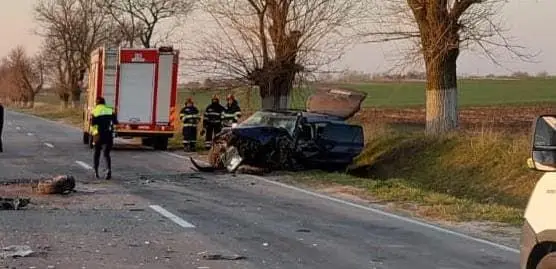 Foto Accident grav pe DN 54, în zona localităţii Vlădila. O persoană este încarcerată