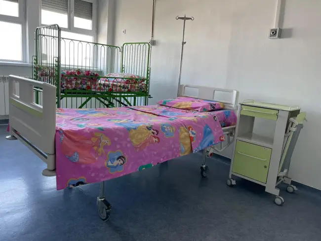 Foto FOTO. Nouă saloane ale Secţiei Pediatrie de la SJU Slatina, animate cu persoanaje de poveste, cu sprijinul senatorului Siminica Mirea