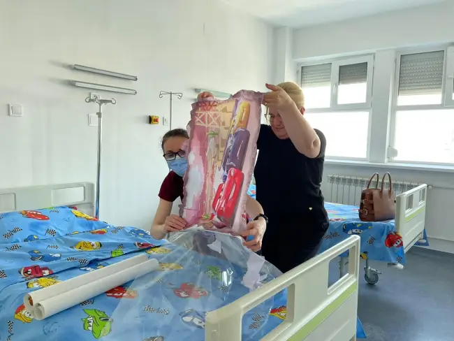 Foto FOTO. Nouă saloane ale Secţiei Pediatrie de la SJU Slatina, animate cu persoanaje de poveste, cu sprijinul senatorului Siminica Mirea