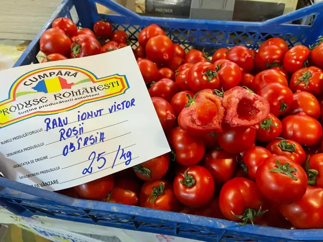 Foto FOTO. Primele roşii ale producătorilor din Olt au apărut în Piaţa Zahana