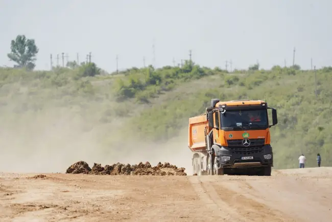 Foto Drumul Expres Craiova-Piteşti. Imagini de pe Tronsonul 3 Valea Mare - Coloneşti (FOTO)