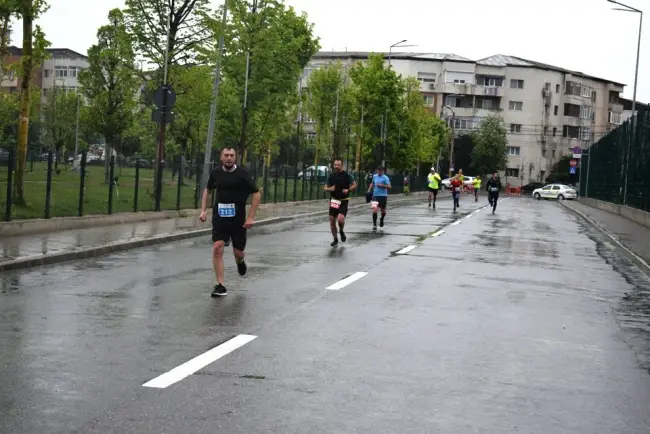Foto Slatina City Run 2022 | Sute de oameni au alergat, duminică, prin ploaie (FOTO)