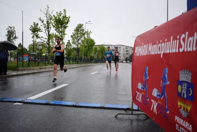 Foto Slatina City Run 2022 | Sute de oameni au alergat, duminică, prin ploaie (FOTO)