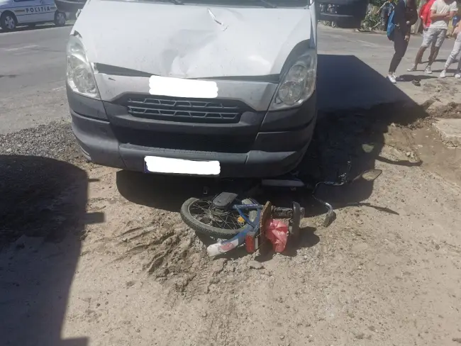 Foto Accident mortal în Vlădila, în urma impactului între un autoturism şi un moped