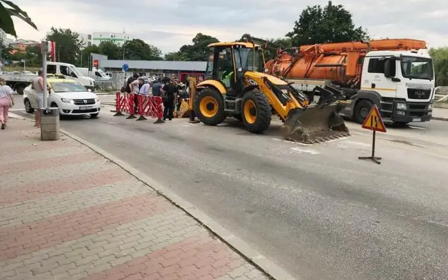 Foto Explicaţiile CAO, după remedierea avariei din zona Palatului de Justiţie. S-a lucrat la o adâncime de şase metri