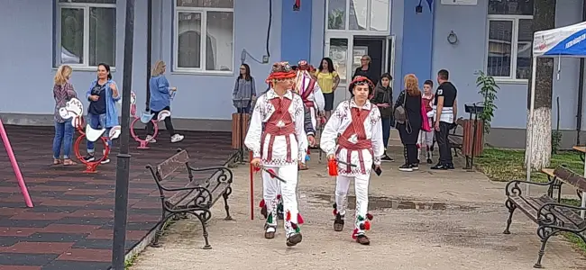 Foto FOTO. Festivalul Căluşul Românesc a debutat, în prima zi de Rusalii, la Brâncoveni