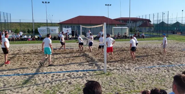 Foto FOTO. Turneu de volei în cadrul „Lunii Olimpice”, organizat la Clubul Nautic şi de Agrement