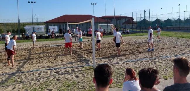 Foto FOTO. Turneu de volei în cadrul „Lunii Olimpice”, organizat la Clubul Nautic şi de Agrement