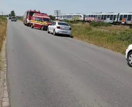 Foto   FOTO. Căruţă lovită de tren la Valea Mare. Trafic feroviar blocat