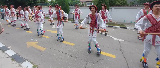 Foto FOTO&VIDEO. A început Căluşul Românesc. Peste 2.000 de copii din toată ţara şi din străinătate, la Slatina