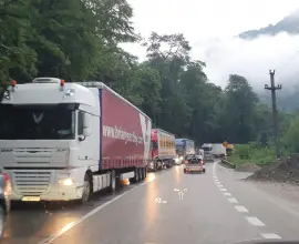 Foto Transportatorii de mărfuri revin pe DN 7 Pitești-Râmnicu Vâlcea după o lună cu ocol de 100 de kilometri prin Slatina