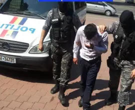 Foto Un tânăr din Slatina, săltat de DIICOT Craiova într-un dosar de trafic de droguri (VIDEO)