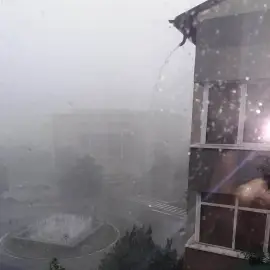 Foto   Acoperiş luat de vânt, în Slatina, în urma ploii şi vântului puternic