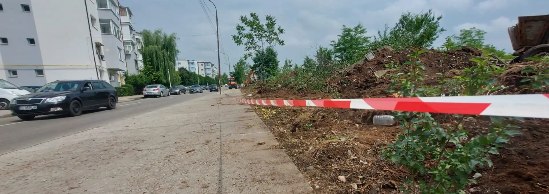 Foto Slatina: O nouă bandă de circulaţie şi mai multe locuri de parcare, pe strada Tunari. Au început lucrările