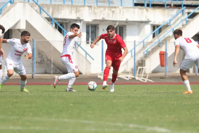 Foto CSM Slatina a încheiat cu o remiză, 2-2, ultimul meci de pregătire, disputat în deplasare cu CS Şelimbăr