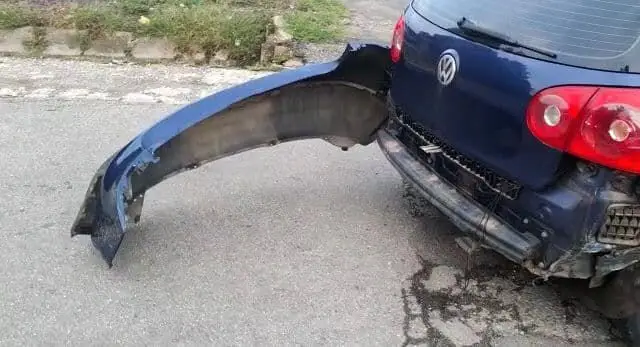 Foto Accident la Negreni. Două persoane transportate la spital, după impactul între un autoturism şi o motocicletă