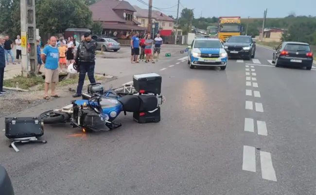 Foto Accident la Negreni. Două persoane transportate la spital, după impactul între un autoturism şi o motocicletă