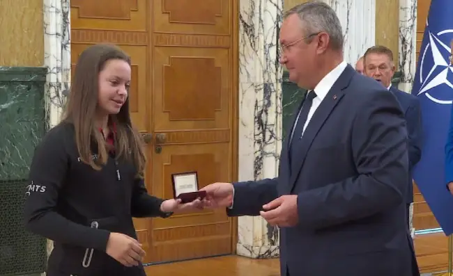 Foto Slătineanca Andreea Jifcu, premiată la Guvernul României. Sportiva, medaliată cu aur la tenis de masă (VIDEO)