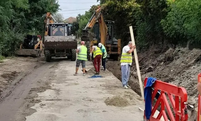 Foto  Se extinde reţeaua de canalizare în cartierul Vârtina din Balş (FOTO)